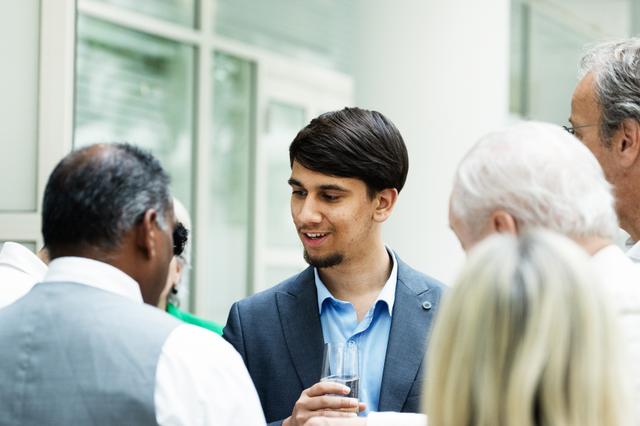 Mensen netwerken op een van onze evenementen